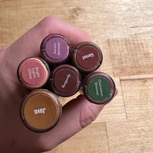 Shadow sense bundle with one gloss.